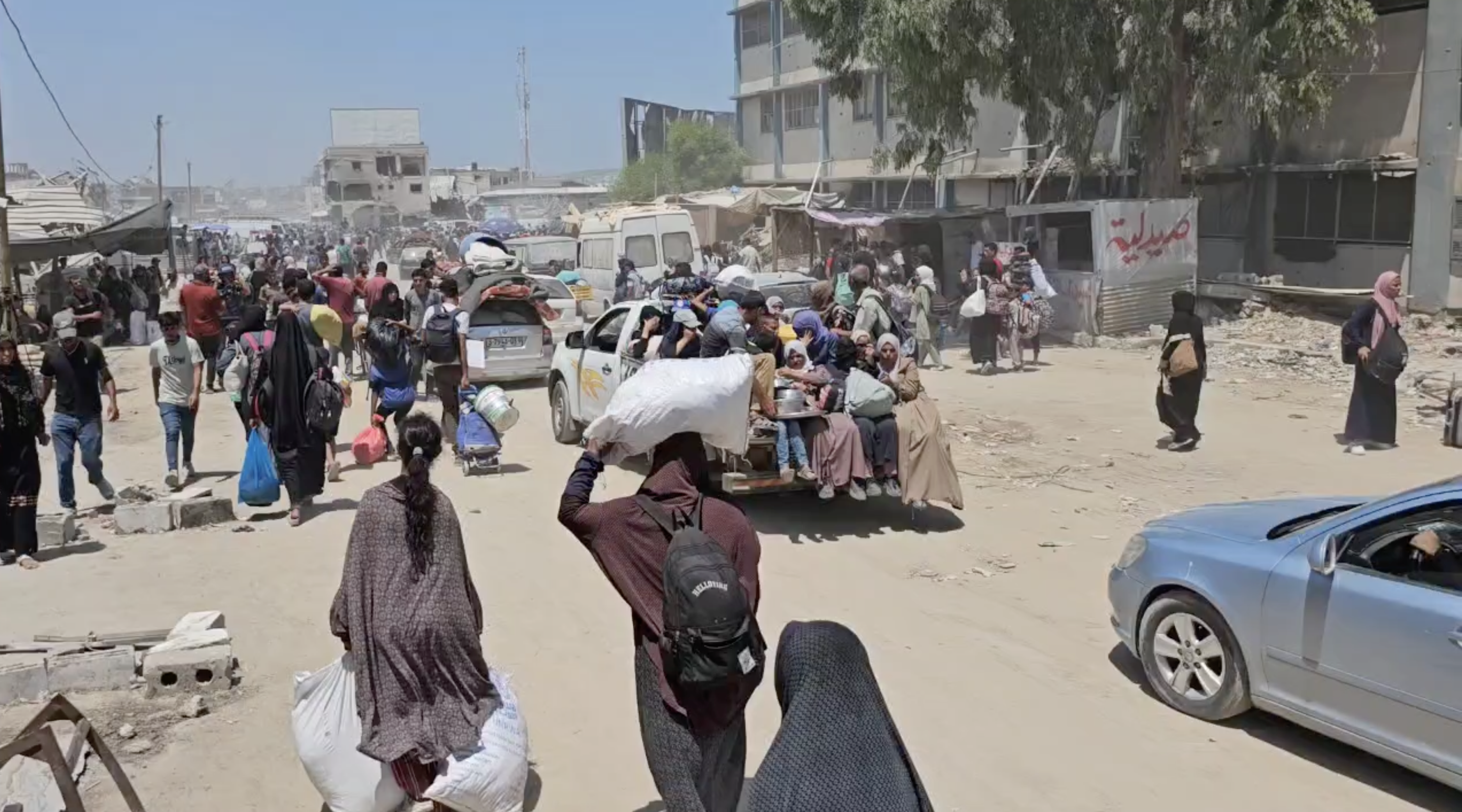 الفصائل الفلسطينية تتفق على إنهاء الانقسام بعد «حوارات» في بكين | نازحو خان يونس تحت القصف: «حكايتنا ما لها غير الله»